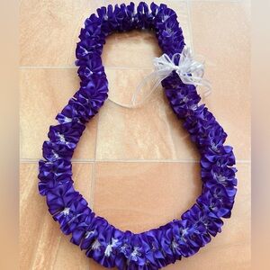 NWOT Graduation Lei Handmade Purple & White Plumeria Spiral Satin Ribbon Lei